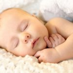 Should Babies Sleep in Pitch Black?