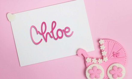 Chloe: Girls Baby Name Meaning